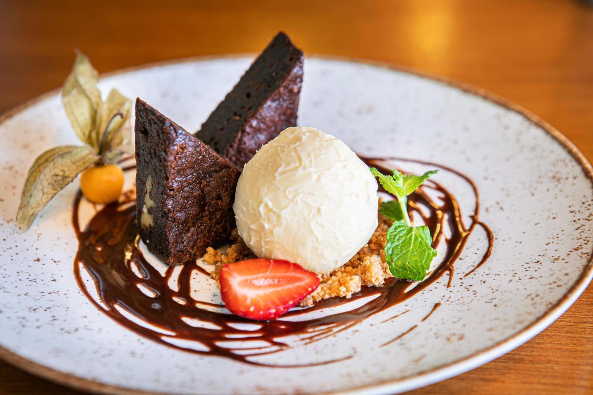Melia Paulista Hotel Sao Paulo Exterior foto A chocolate brownie with ice cream